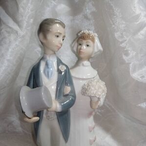Lladro ceramic bride and groom figurine